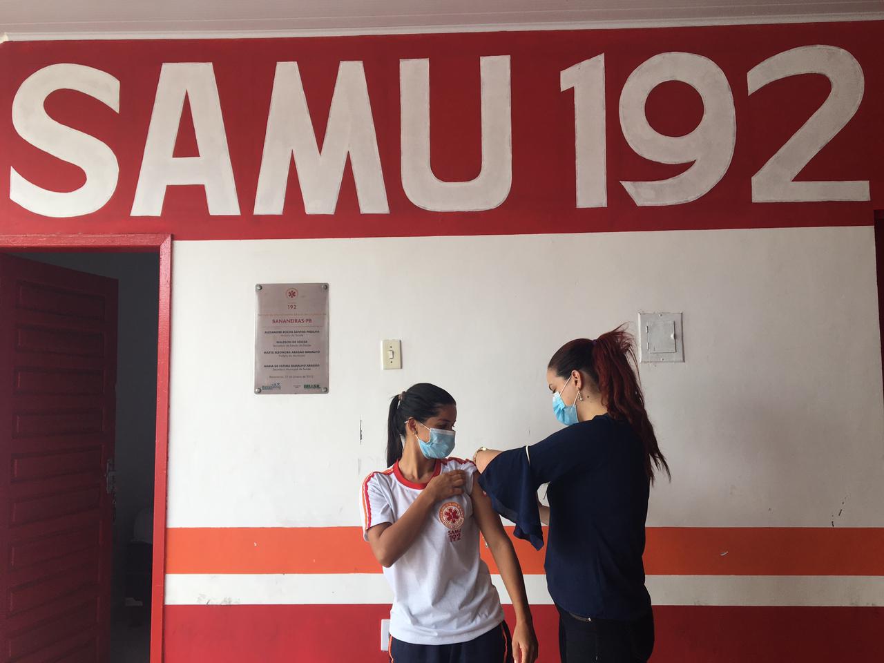 Os profissionais do SAMU receberam a 1ª dose da vacina contra COVID-19